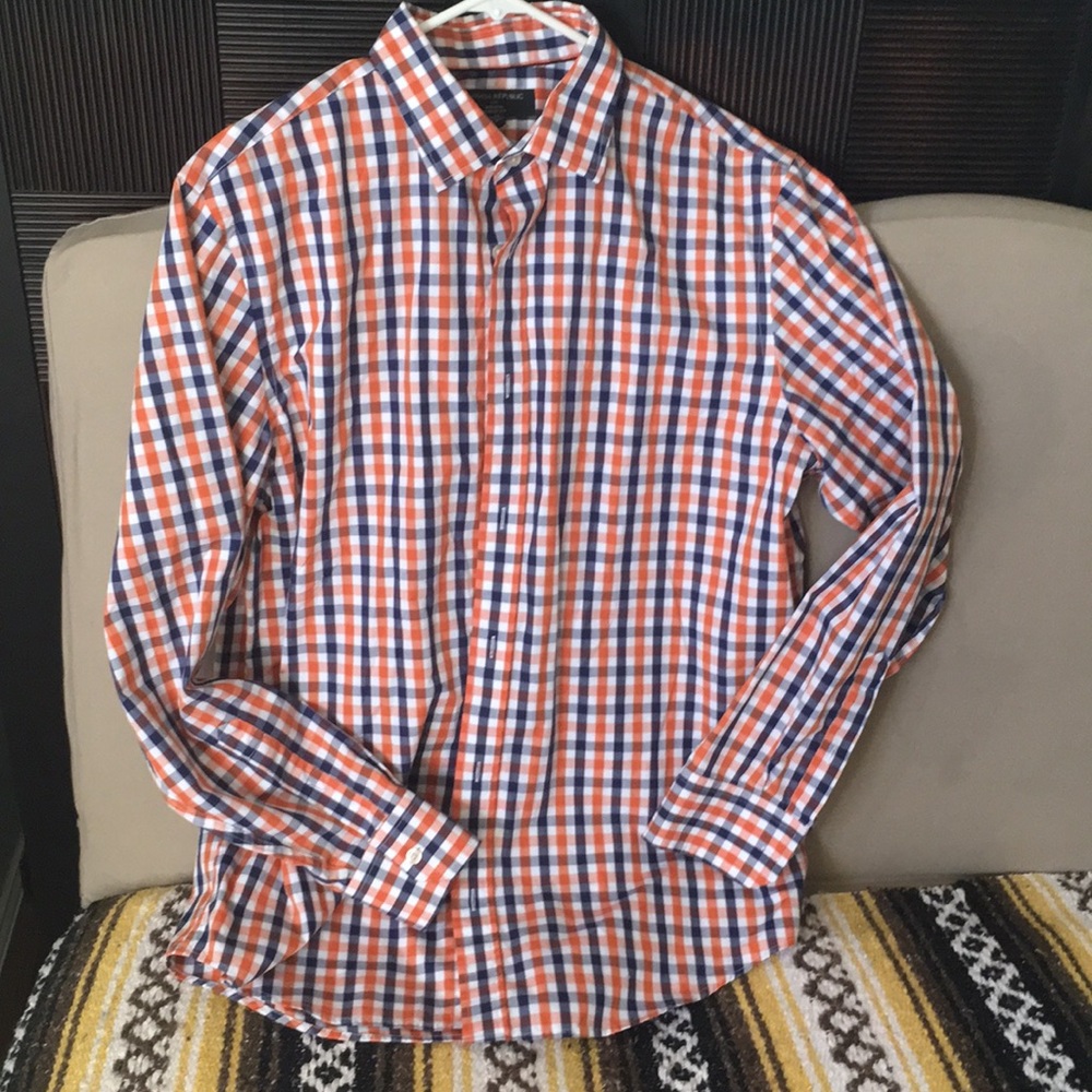 Banana Republic no iron button up